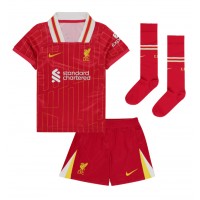 Liverpool Andrew Robertson #26 Hemmatröja Barn 2024-25 Kortärmad (+ Korta byxor)